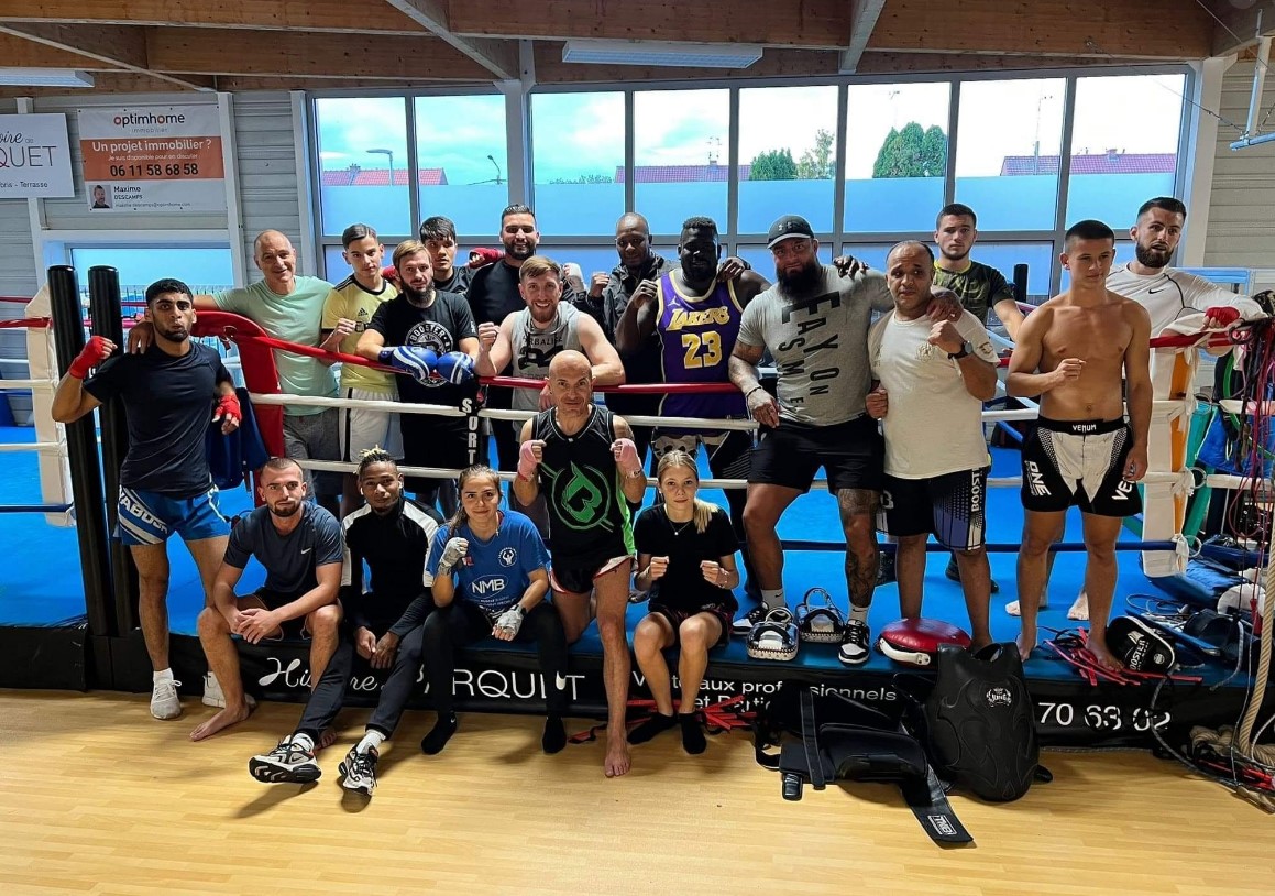 Groupe d'entraînement de la Team Domingos Wervicq sur le ring